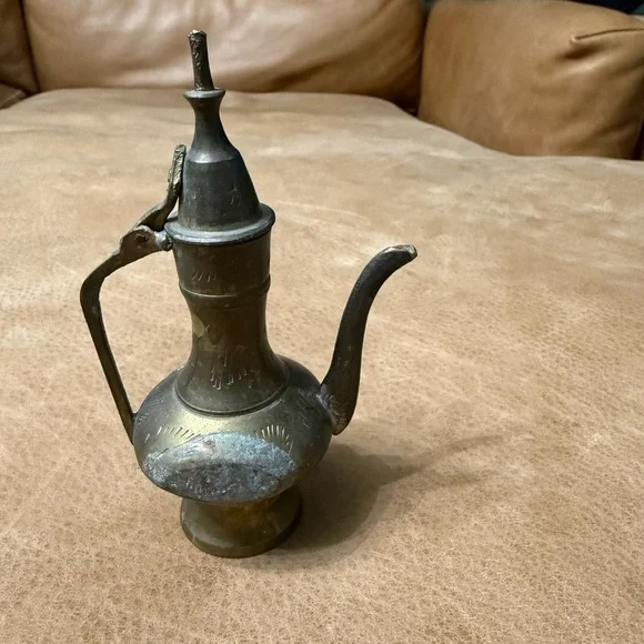 Vintage Etched Brass Mini Teapot/Coffee Pot With A Long Spout Ornate - Picture 3 of 6